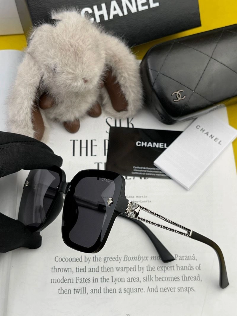Chanel Sunglasses EasyMatch 278353