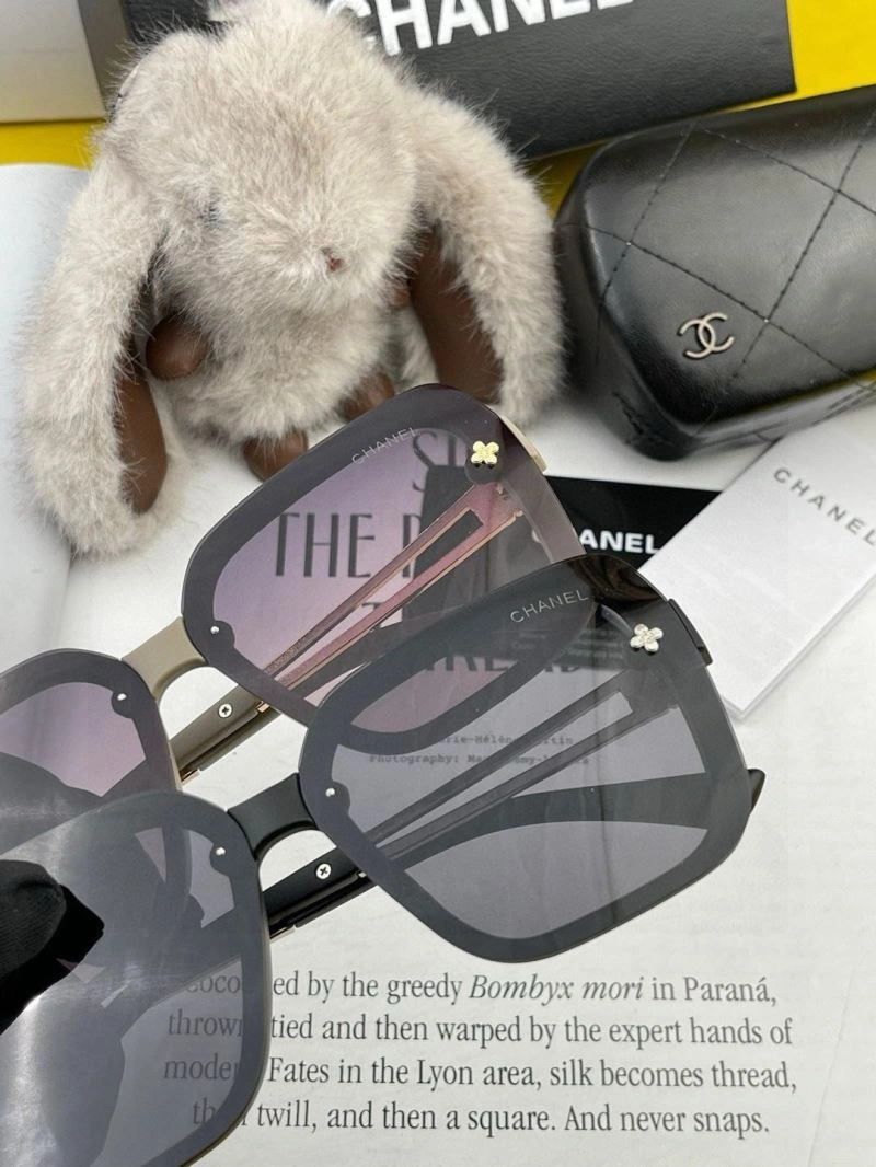 Chanel Sunglasses EasyMatch 278353