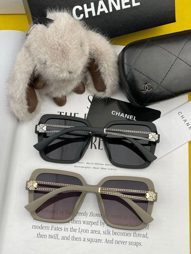 Chanel Sunglasses EasyMatch 278353