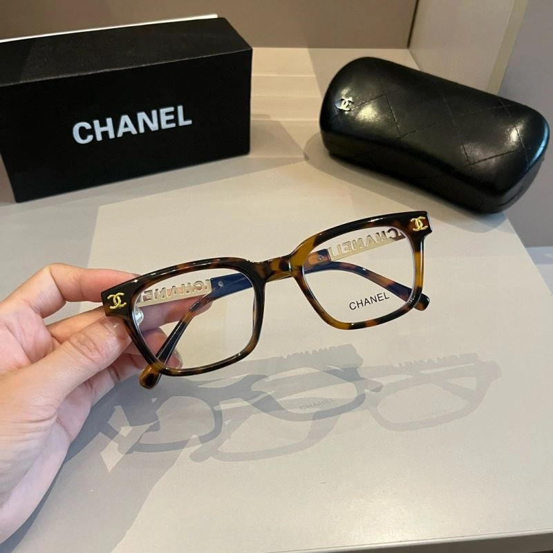 Bold Chanel Sunglasses 278338