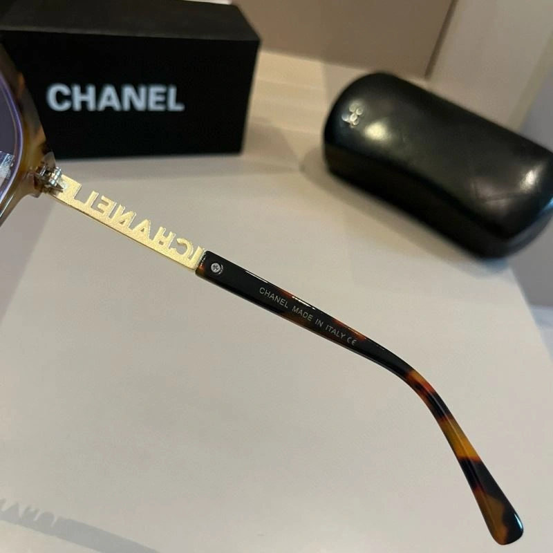 Bold Chanel Sunglasses 278338