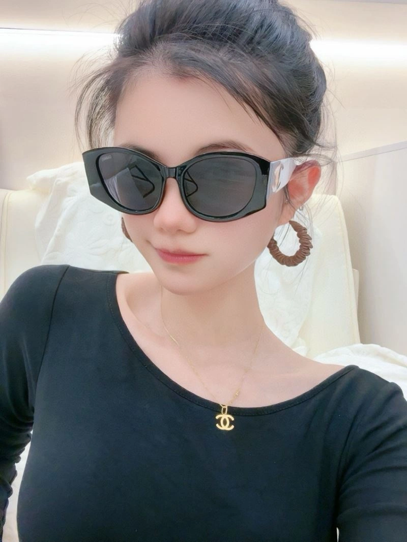 Minimalist Chanel Sunglasses 278305