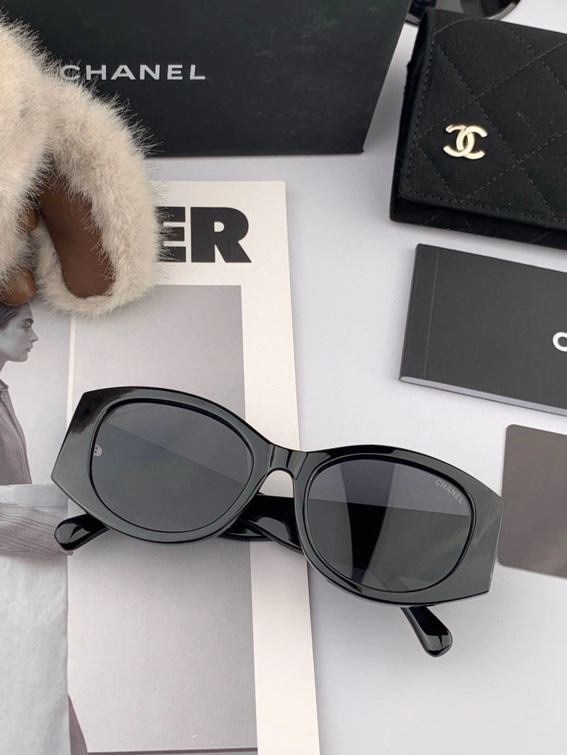 Minimalist Chanel Sunglasses 278305