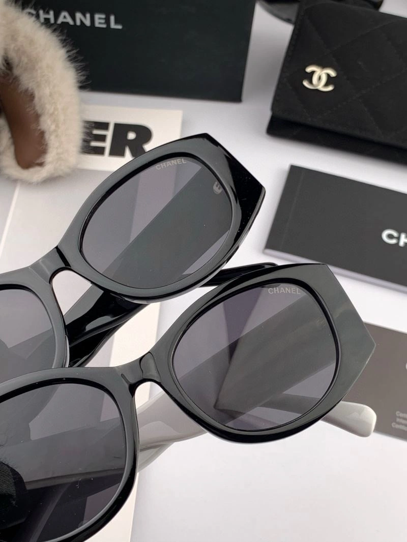 Minimalist Chanel Sunglasses 278305