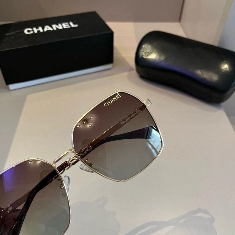 Chanel Sunglasses EasyMatch 278262