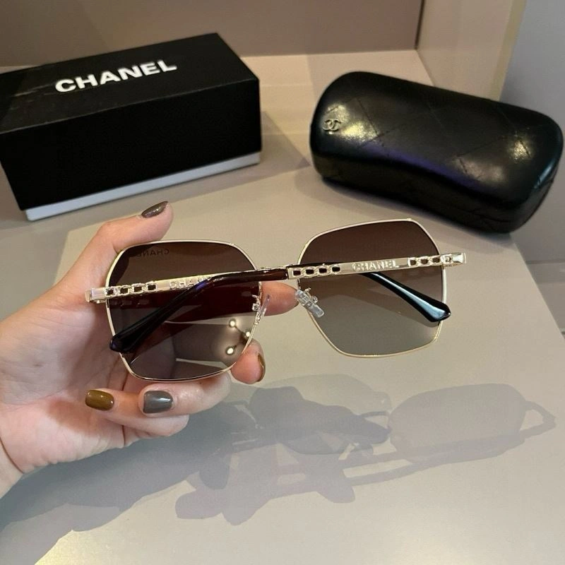 Chanel Sunglasses EasyMatch 278262