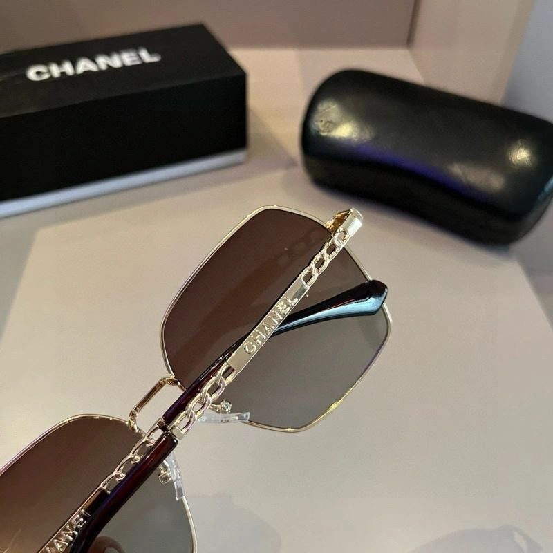 Chanel Sunglasses EasyMatch 278262