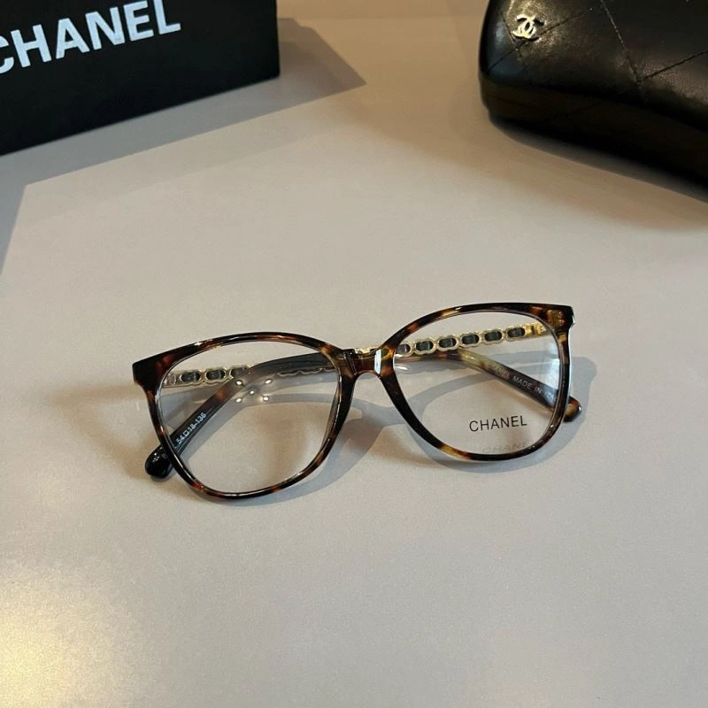 Chanel Sunglasses EasyMatch 278235