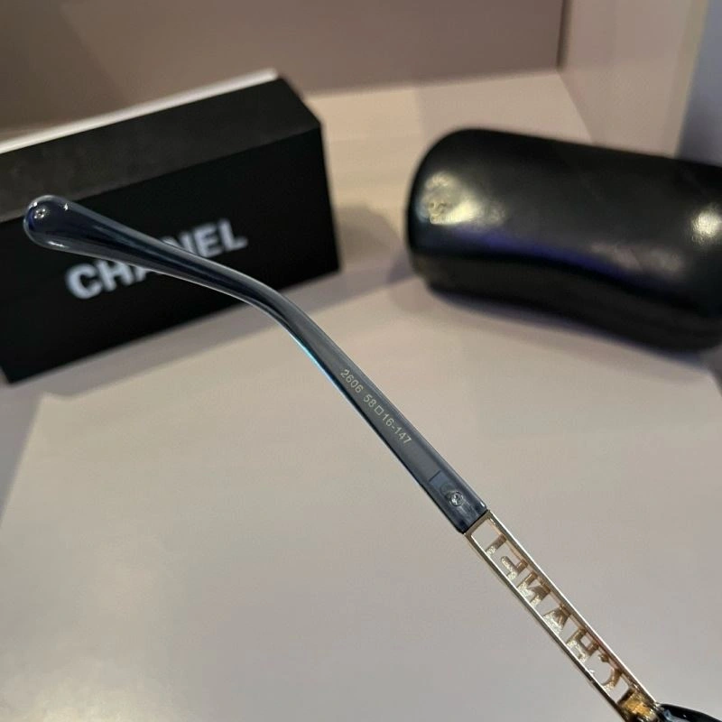 Chanel Sunglasses EasyMatch 278229