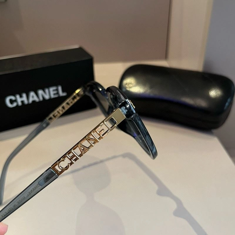 Chanel Sunglasses EasyMatch 278229