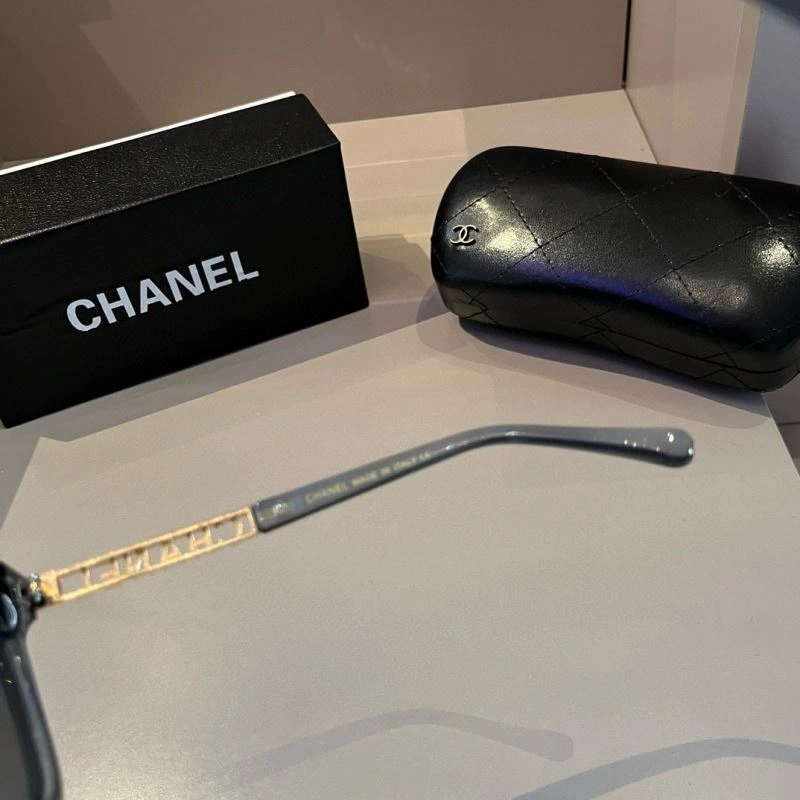 Chanel Sunglasses EasyMatch 278229