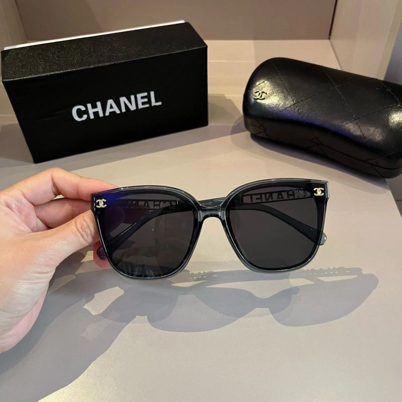 Chanel Sunglasses EasyMatch 278229