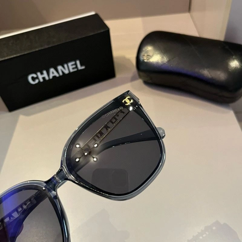 Chanel Sunglasses EasyMatch 278229