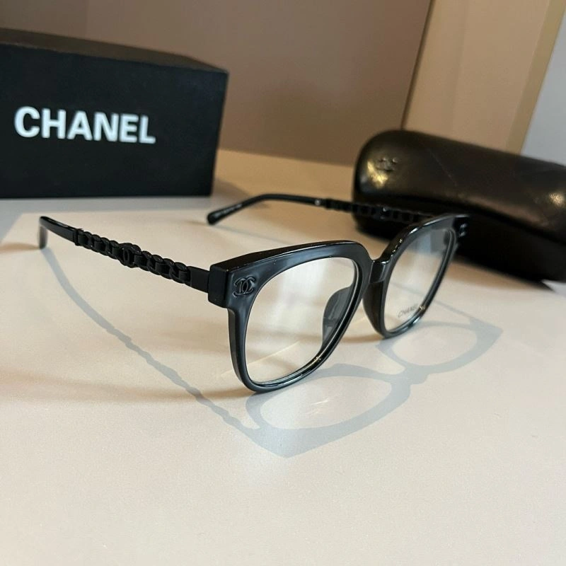 Compact Chanel Sunglasses 278221