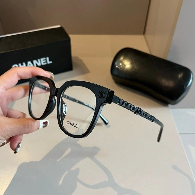 Compact Chanel Sunglasses 278221