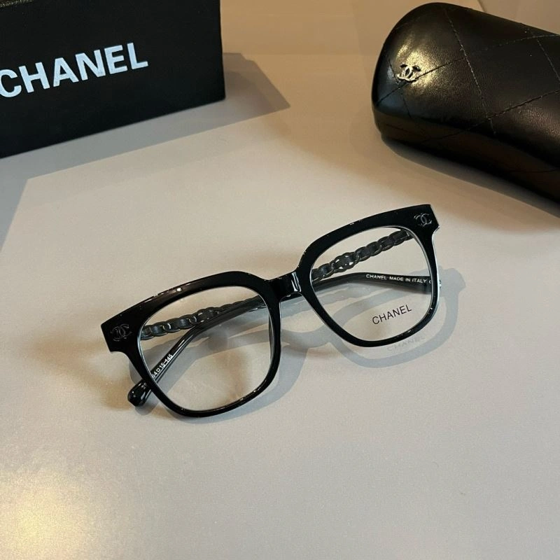 Compact Chanel Sunglasses 278221