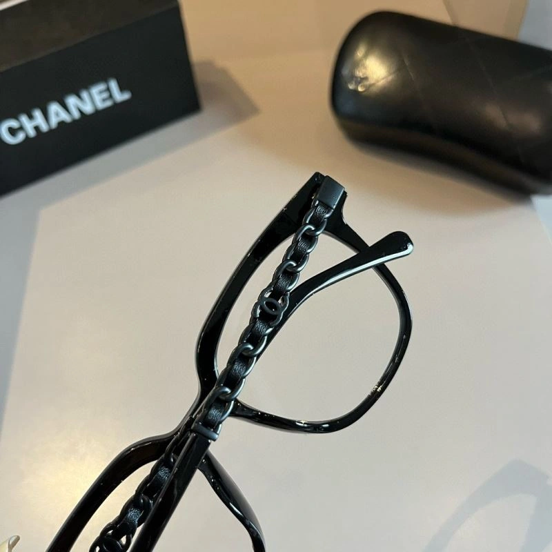Compact Chanel Sunglasses 278221