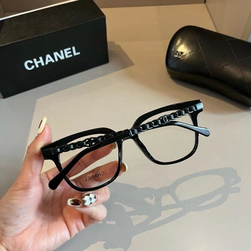 Compact Chanel Sunglasses 278221