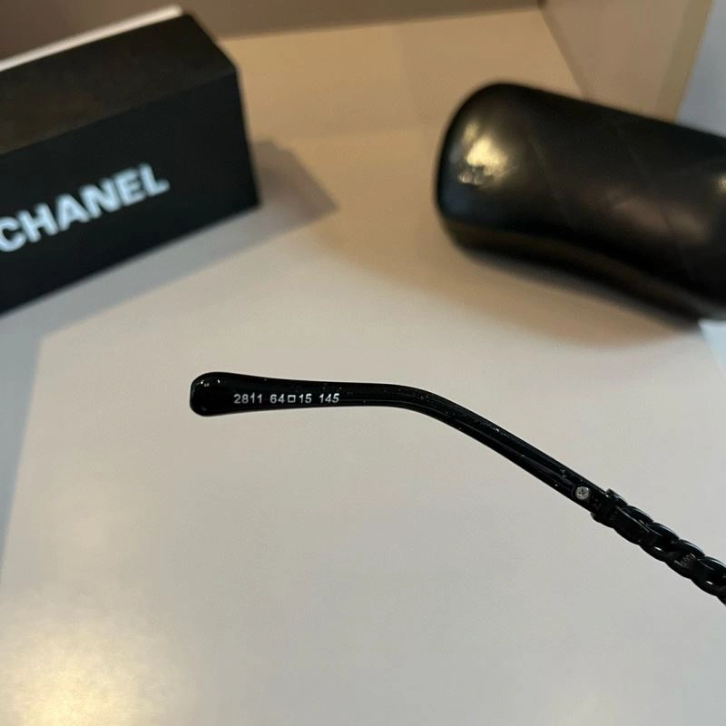 Compact Chanel Sunglasses 278221