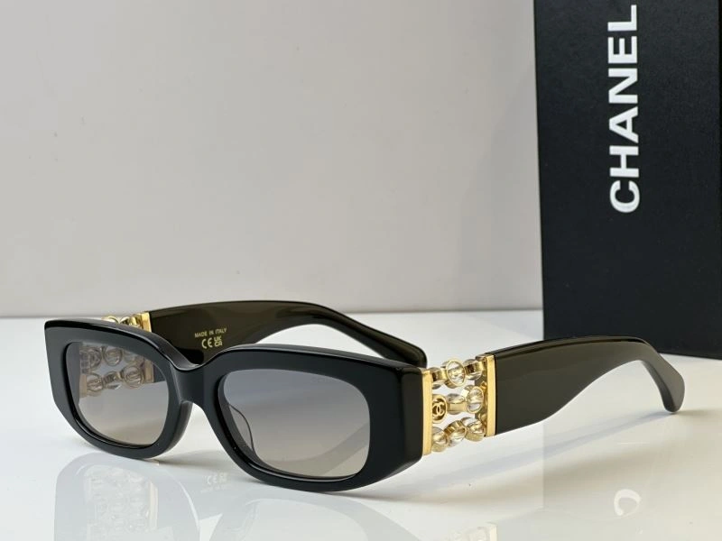 Lightweight Chanel Sunglasses 278549