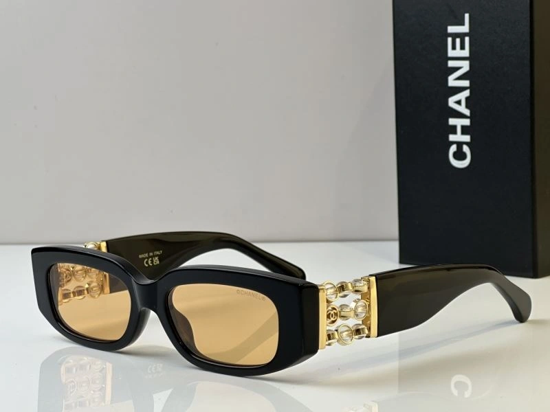 Lightweight Chanel Sunglasses 278549