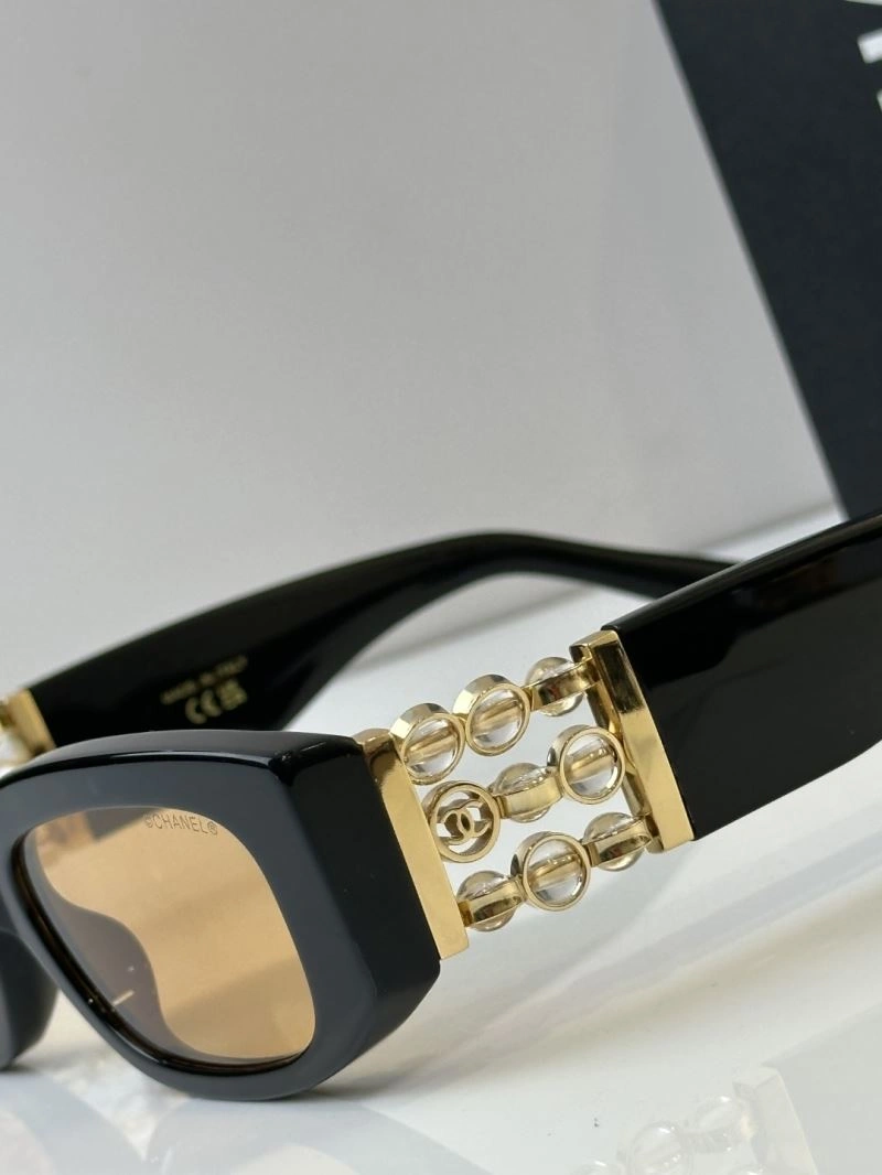 Lightweight Chanel Sunglasses 278549