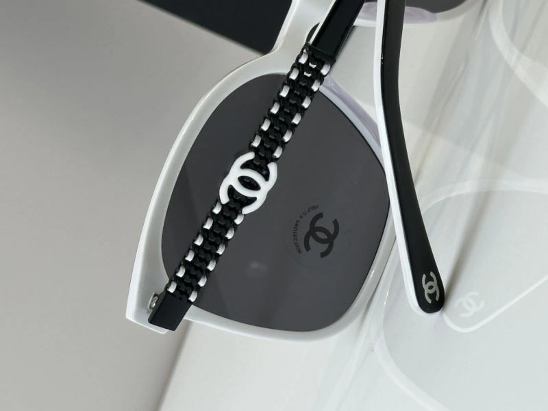 Chanel Sunglasses Minimalist 278560