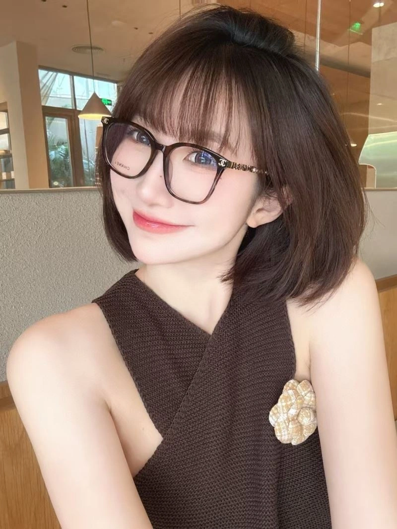 Lightweight Chanel Sunglasses 278411