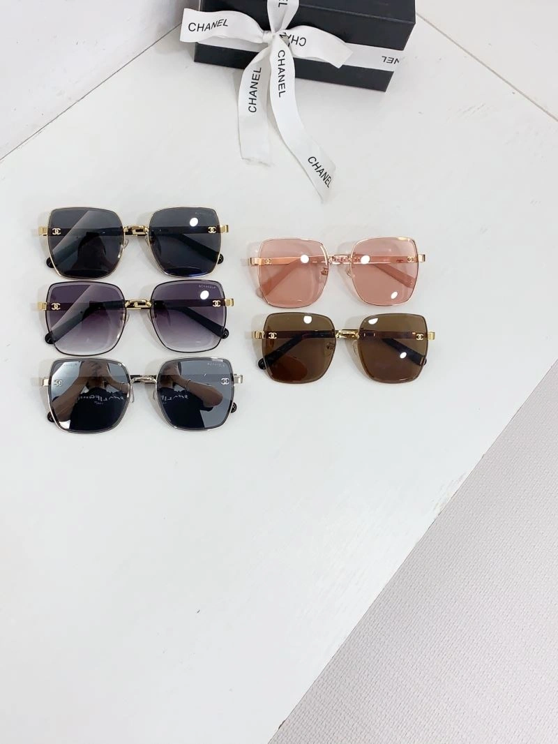 Compact Chanel Sunglasses 278415