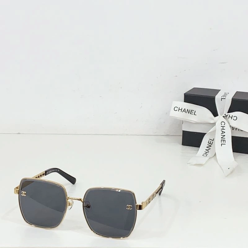Compact Chanel Sunglasses 278415