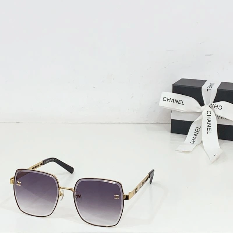 Compact Chanel Sunglasses 278415