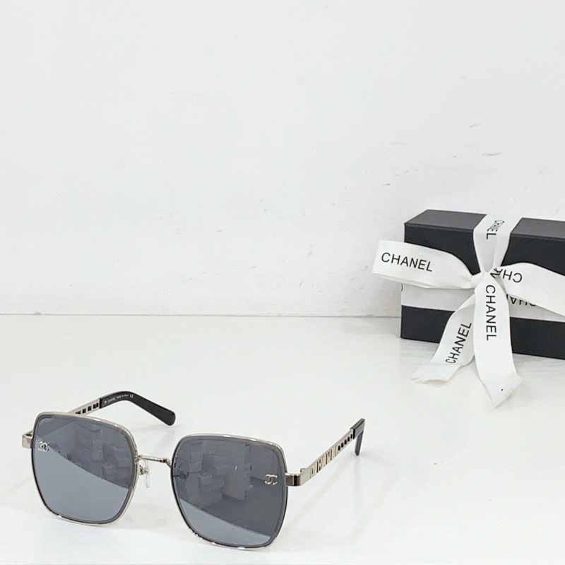 Compact Chanel Sunglasses 278415
