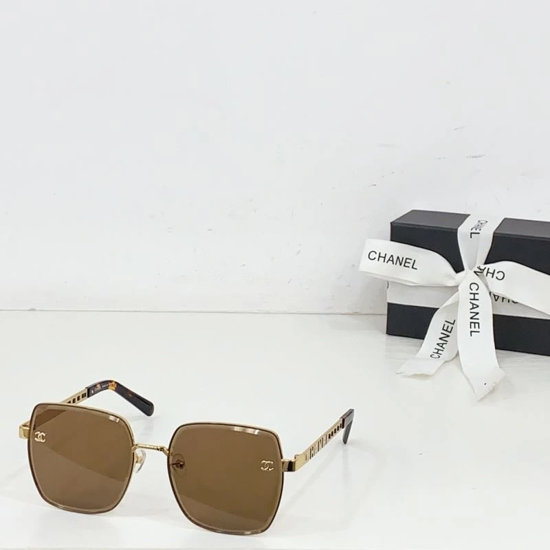 Compact Chanel Sunglasses 278415
