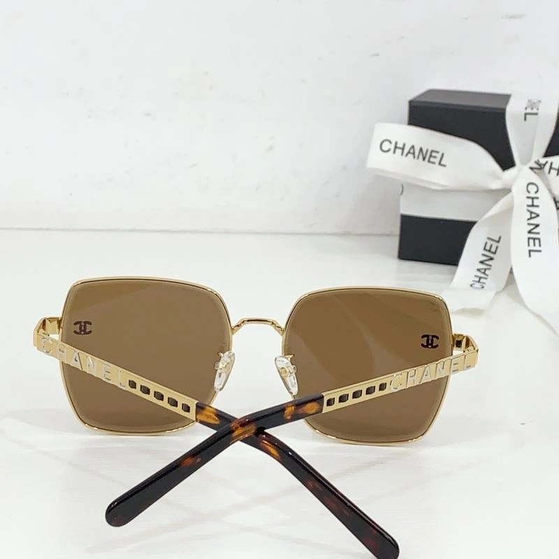 Compact Chanel Sunglasses 278415