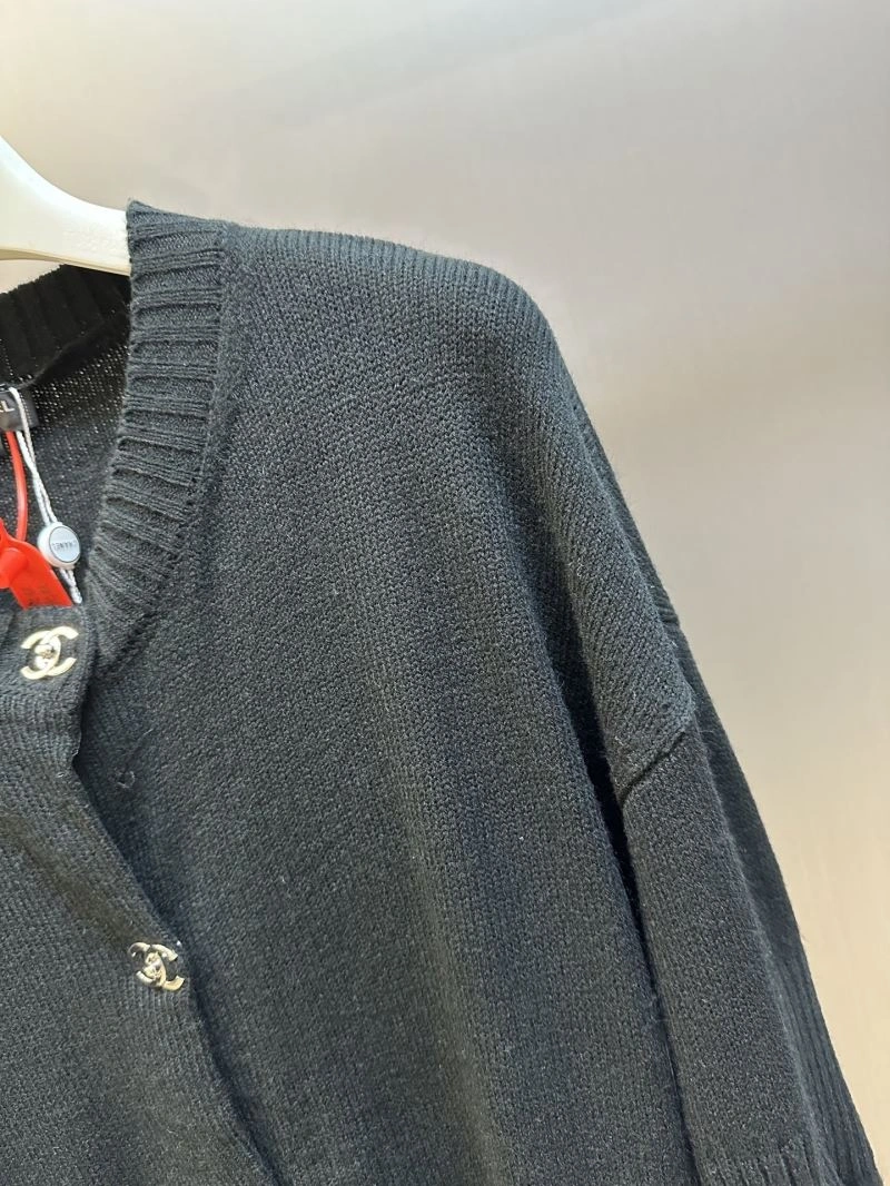 Seasonal Chanel Sweaters 111397