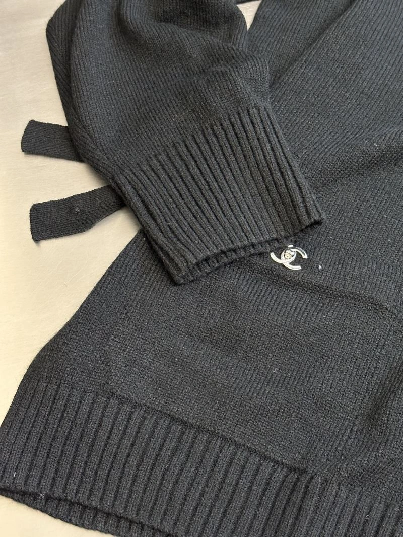 Seasonal Chanel Sweaters 111397
