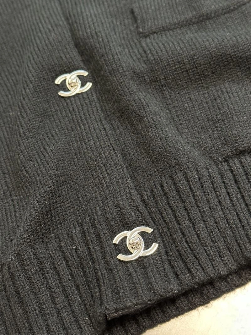 Seasonal Chanel Sweaters 111397