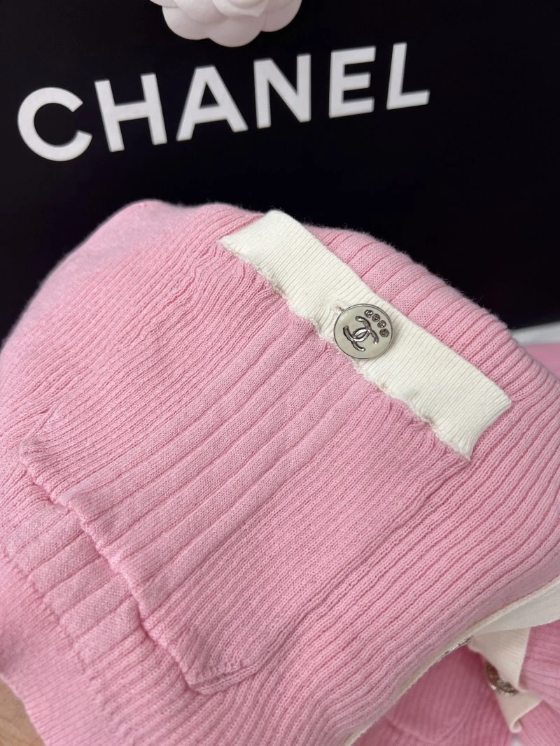 Colorful Chanel Sweaters 110378