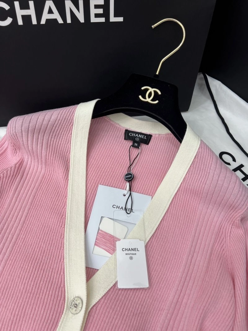 Colorful Chanel Sweaters 110378