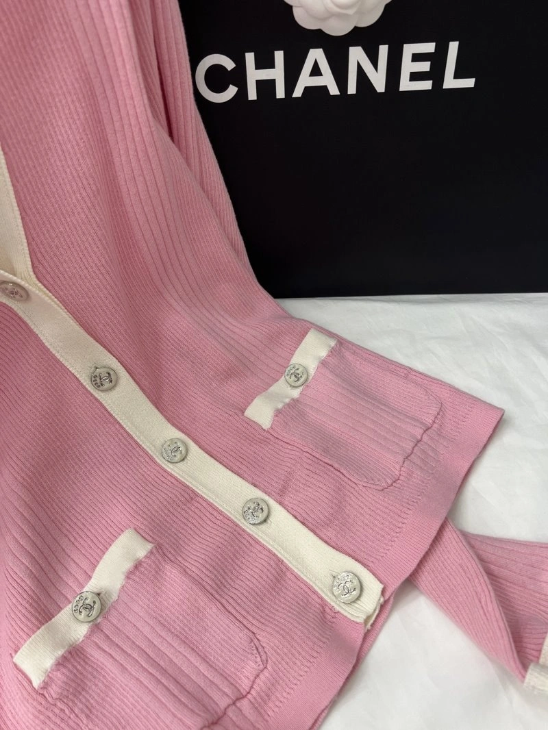 Colorful Chanel Sweaters 110378