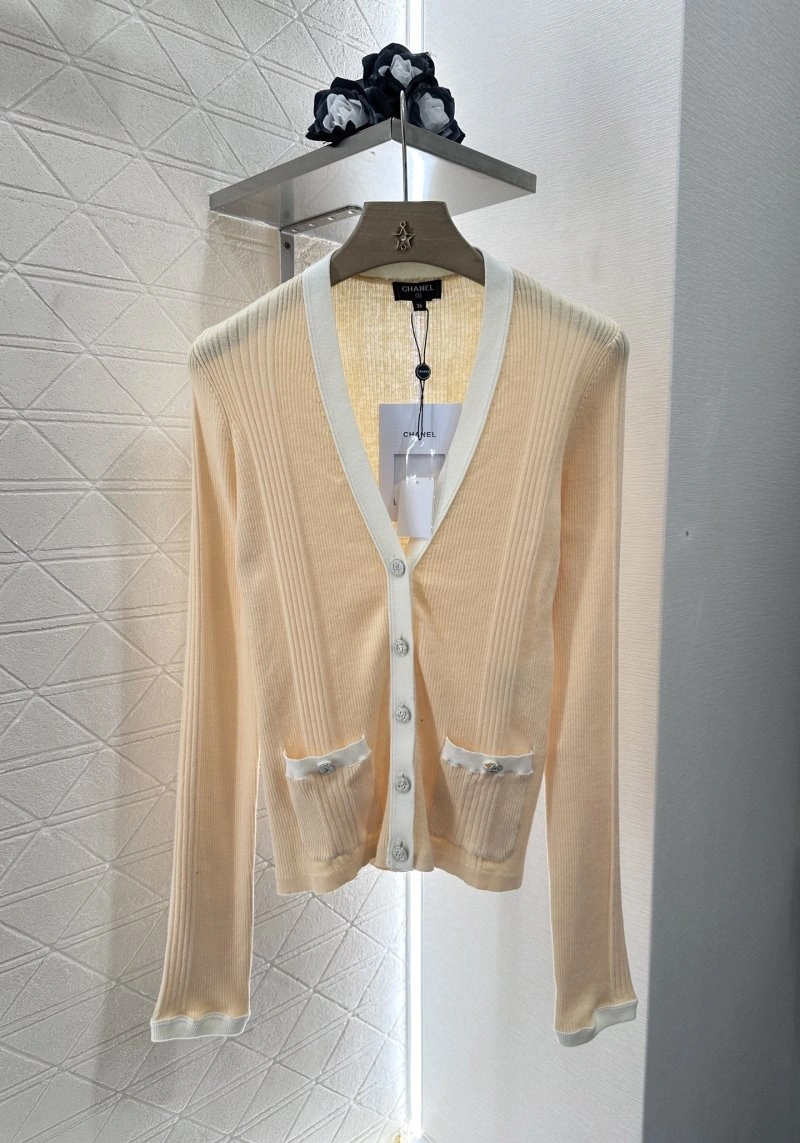 UrbanStyle Chanel Sweaters 110386
