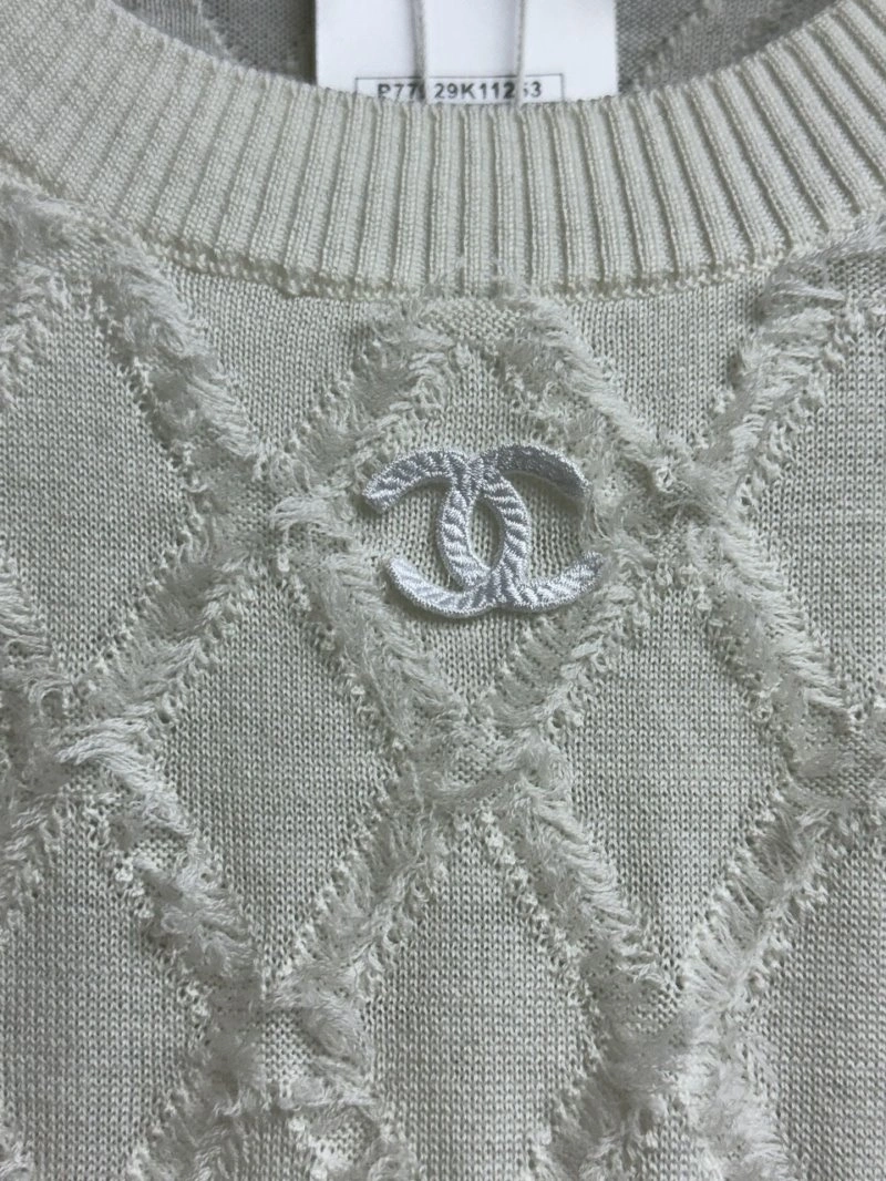 EyeCatching Chanel Sweaters 108024