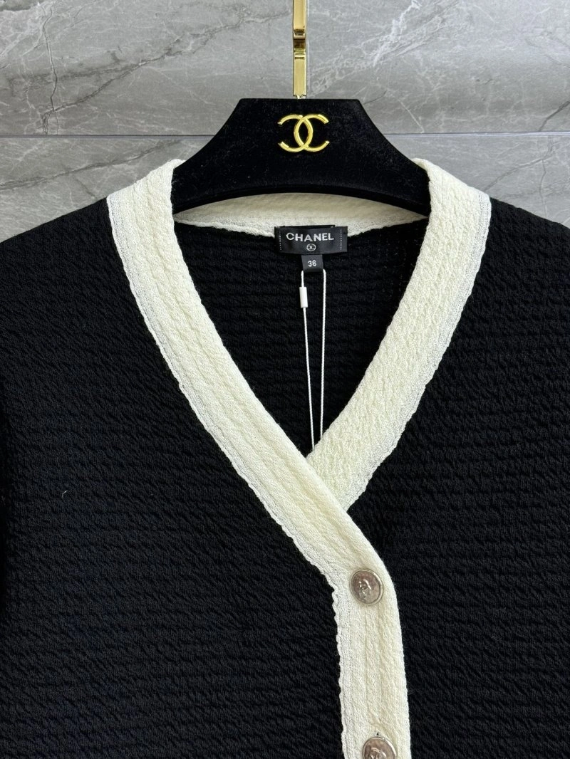 Bold Chanel Sweaters 108030