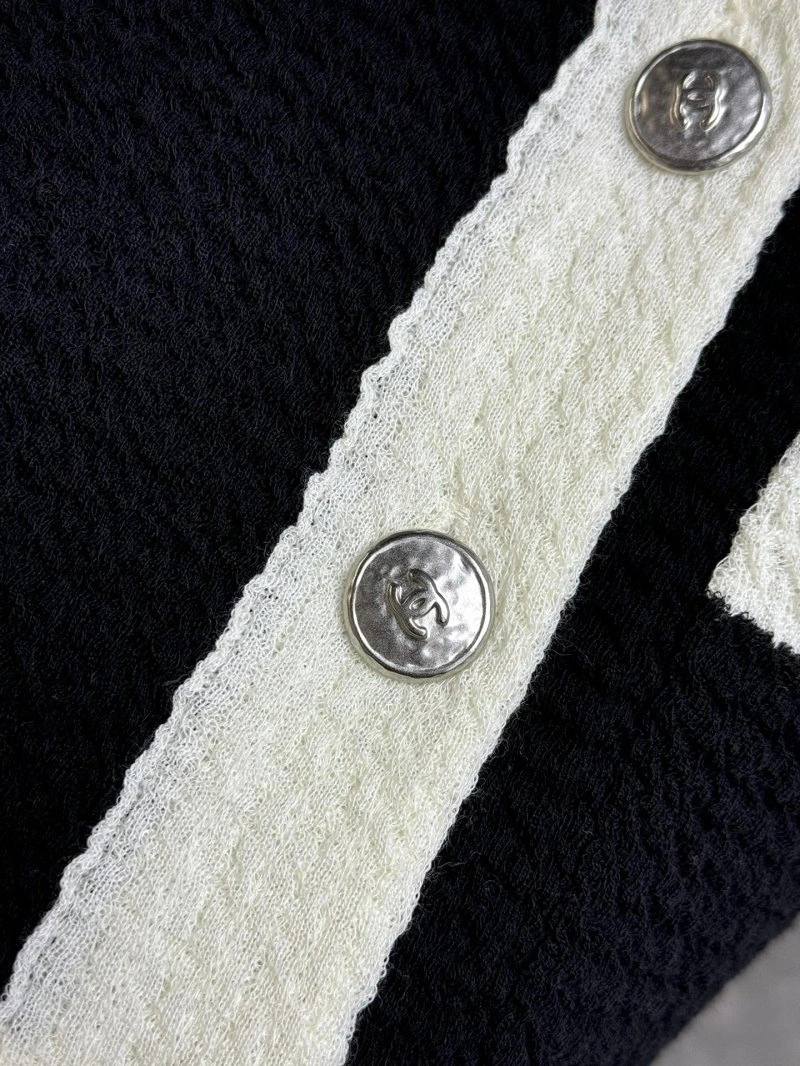 Bold Chanel Sweaters 108030