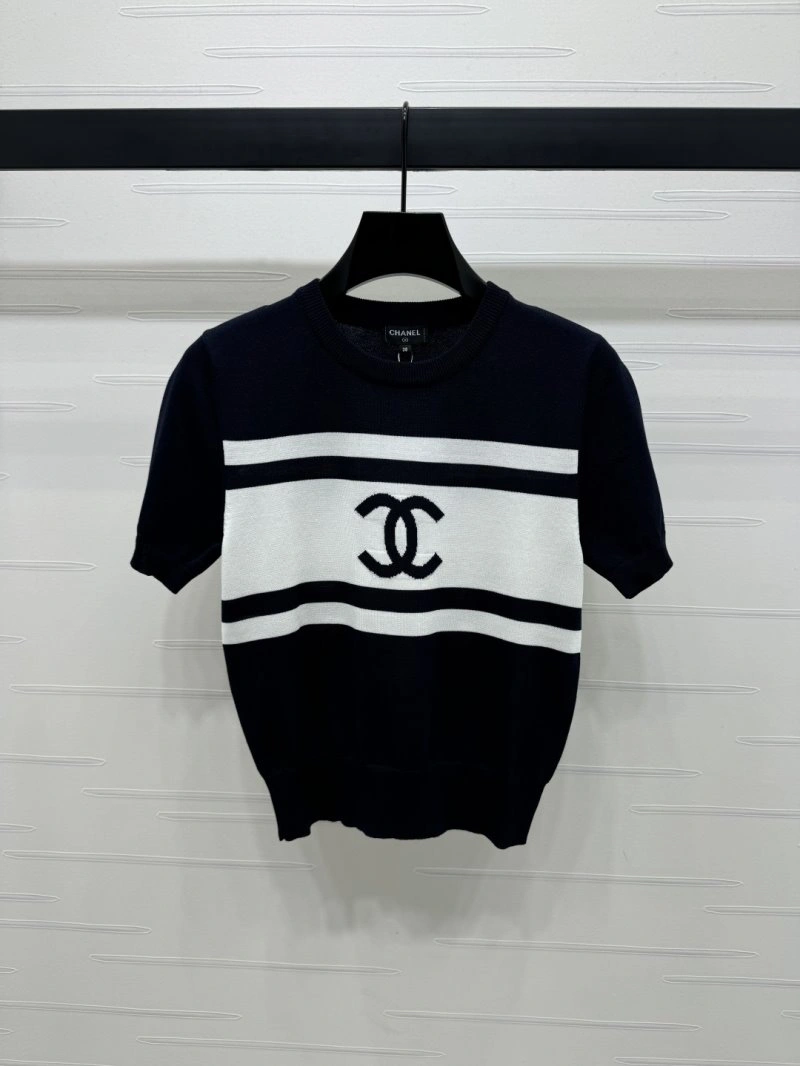 Chanel T-Shirts Sleek 108730