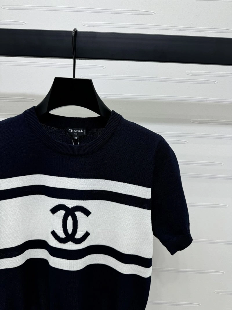 Chanel T-Shirts Sleek 108730