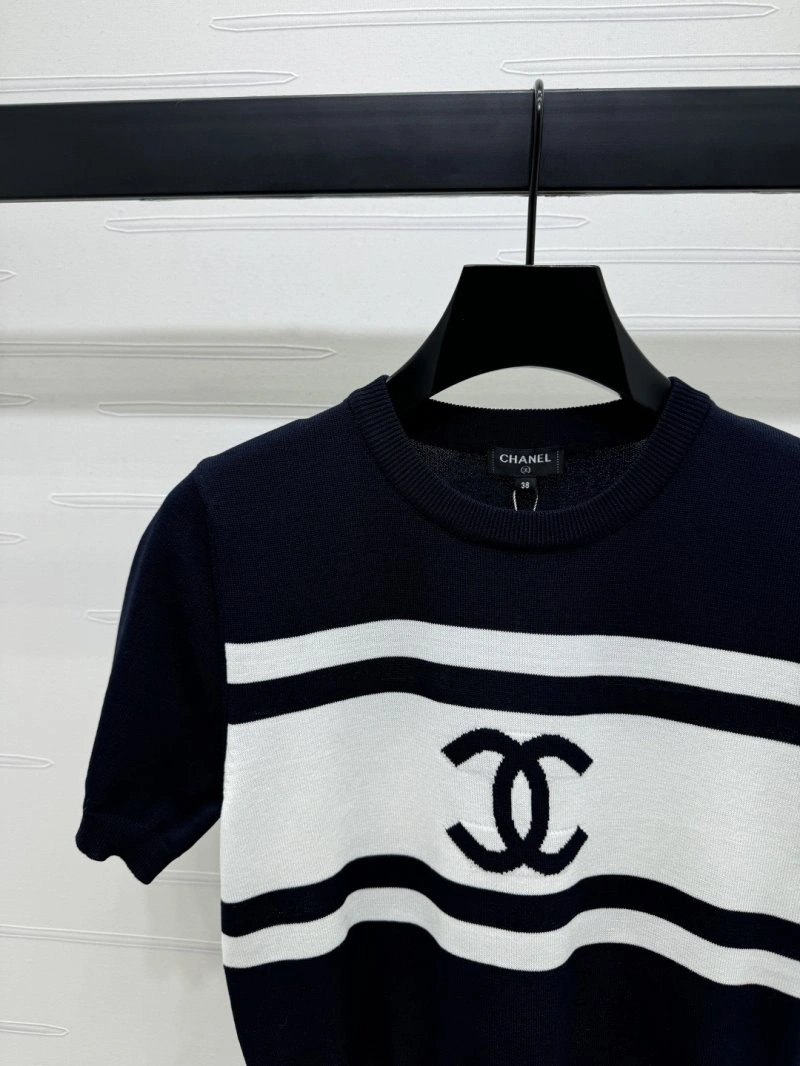 Chanel T-Shirts Sleek 108730
