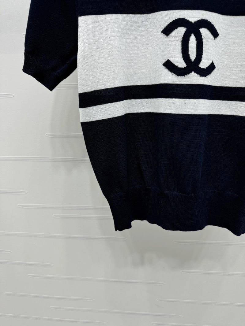 Chanel T-Shirts Sleek 108730