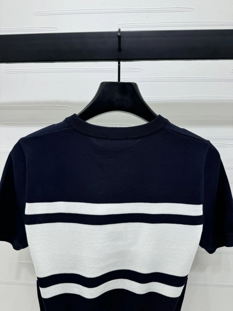 Chanel T-Shirts Sleek 108730