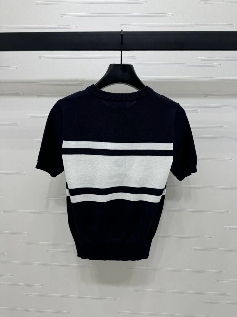 Chanel T-Shirts Sleek 108730